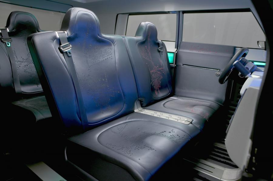 Интерьер Scion t2B Concept 2005 года  (фото 7 из 21)